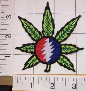 GRATEFUL DEAD MARIJUANA DEAD LEAF MUSICA CONCERTO PATCH STEMMA JERRY GARCIA - Foto 1 di 1