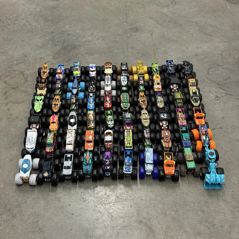 Lote de 60 camiones Hot Wheels Monster Jam escala 1:64 diecast variedad lote Foto 1 de 4