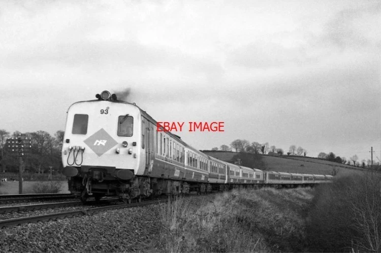 PHOTO  KNOCKARNEY CROSSING HEADED BY DMBSO NO. 93 A 12-CAR 80-CLASS SET APPROACH - Image 1 of 1