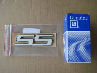 CHEVROLET CHEVY COBALT 2005 2006 2007 2008 2009 2010 EMBLEMA TRASERO SS BLANCO CROMO Foto 1 de 3