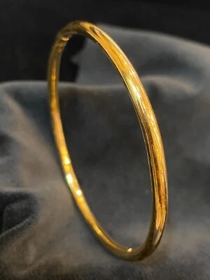 Impresionante brazalete de tubo hecho a mano Dubai en oro amarillo de 22 quilates estampado 916 Foto 1 de 4