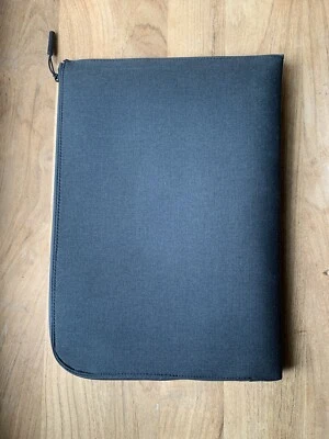 Nuevo Incase - Funda para portátil de hasta 15” Macbook Pro - Negra Foto 1 de 4