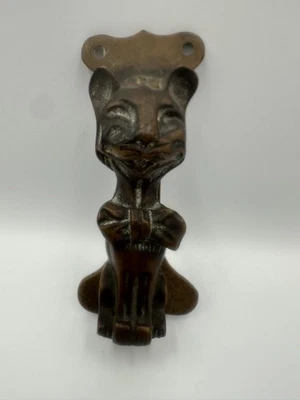 Cheshire Cat Knocker francês antigo latão maciço com porta de gravata borboleta década de 1920 3,75” - Imagem 1 de 4