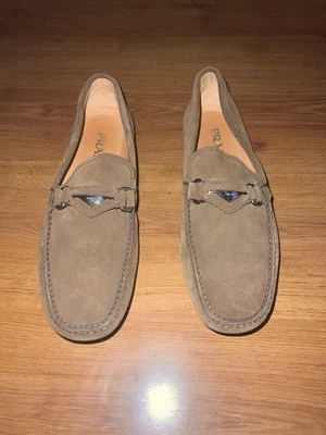 NUEVO Mocasines Para Hombre Prada Marrón Gamuza Logo Conducción Talla 9 Foto 1 de 4