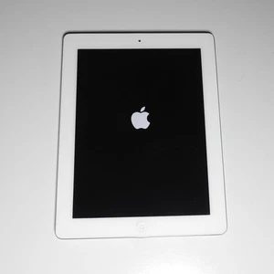 Apple iPad 2nd Gen, White Front, Silver Back, Wi-Fi, 16GB Unlocked 9.7" - Picture 1 of 10