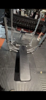 Prensa de banco plana olímpica Hammer Strength - Equipo de gimnasio comercial Foto 1 de 4