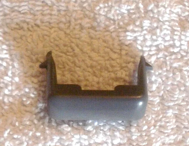 S10 BLAZER SONOMA JIMMY ROOF CONSOLE COMPARTMENT DOOR RELEASE BUTTON 12474564 - Image 1 of 1