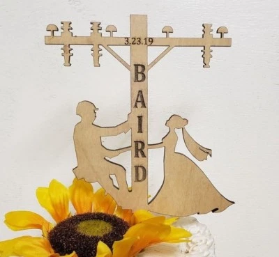 Liniero Personalizado Novia y Novio, Powerline Cake Topper, Ibew Boda Topper Foto 1 de 4
