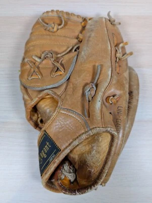 Regent Phil Rizzuto 10" Model 711 Right Handed Throw Baseball Glove *See Des - Image 1 of 4