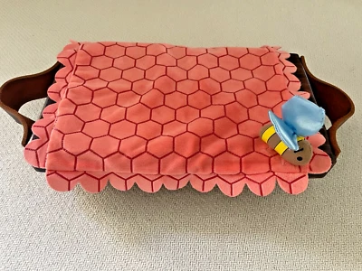 Disney Babies Lovey Security Bumblebee on Honeycomb атласная спина Винни-Пух - Изображение 1 из 4