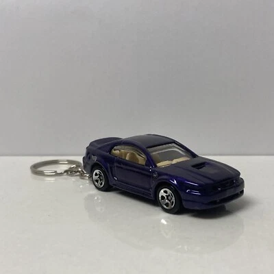 RARO LLAVERO MORADO FORD MUSTANG CUSTOM EDICIÓN LIMITADA 1999 2000 2001-2004 Foto 1 de 2