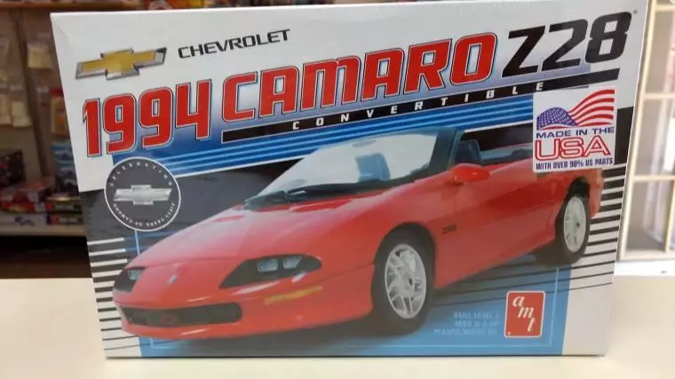 AMT 1030 Chevrolet 1994 Camaro Z28 1/20 model kit - Image 1 of 1