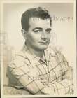 1957 Press Photo Baryton Stuart Foster gwiazdy w programie radiowym CBS - kfx60010