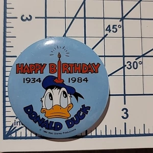 Disney 1984 Feliz 50 Cumpleaños Pato Donald 1934-1984 Botón Pin Trasero 2.25" - Imagen 1 de 4