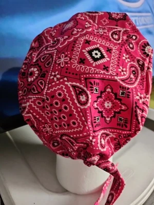 GORRA EXFOLIANTE QUIRÚRGICA FUCSIA PAISLEY  Foto 1 de 4