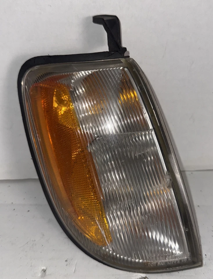 Nissan Frontier 1998-2000 / Xterra from 2000-2001 RH Corner Park Light Foto 1 de 4