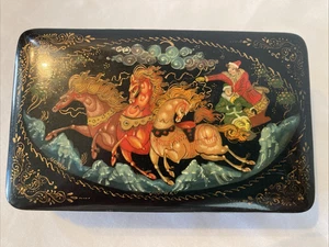 RUSSISCHER handbemalter Lack 3 Pferde 2 Figuren Troika Schlitten signiert MCTEPA Box - Bild 1 von 11