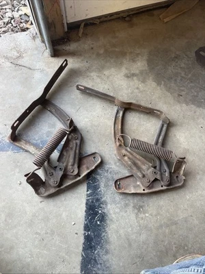 1969 GTO OEM пружинные петли капота - Изображение 1 из 4