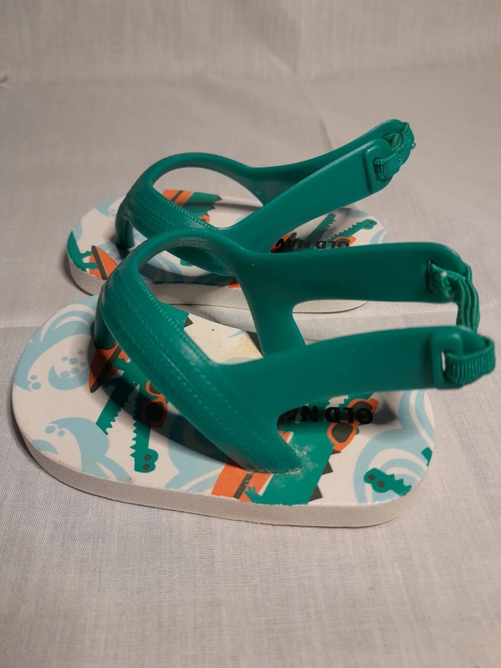 Chanclas Old Navy Talla 2 Aqua con estampado de cocodrilo Foto 1 de 4