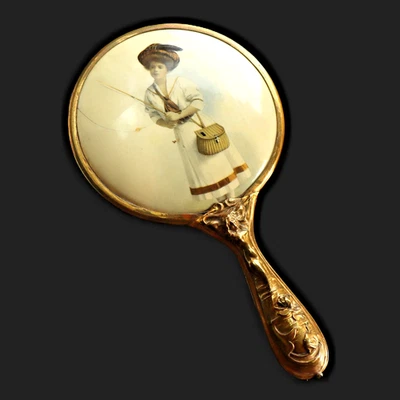 Espejo de mano de sirena de latón Art Nouveau de colección fotografía de celuloide mujer pescador Foto 1 de 4