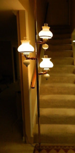 VINTAGE MCM  RETRO  LIGHT TENSION POLE LAMP Fenton Hobnail Shades 96" Tall