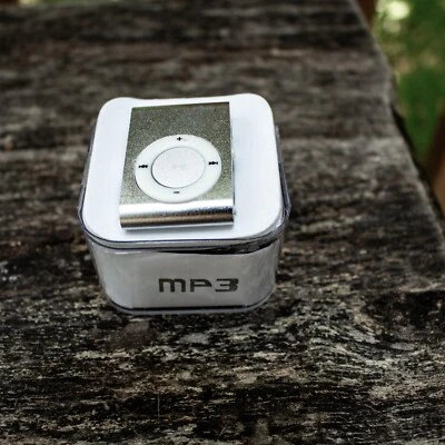 MP3 MultiMedia Player OpenBox 1GB USB-C Silver Mini Tight Clip 1.5"L x 1.2"W - Image 1 of 4