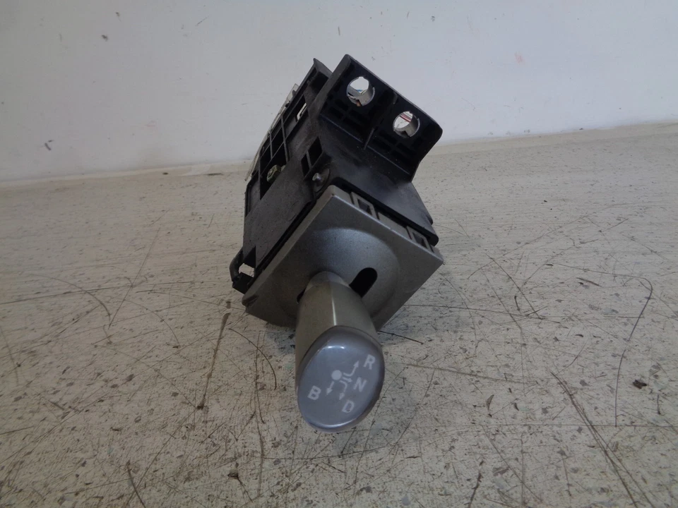 2008 TOYOTA PRIUS AUTOMATIC GEAR SELECTOR SHIFTER - Image 1 of 2