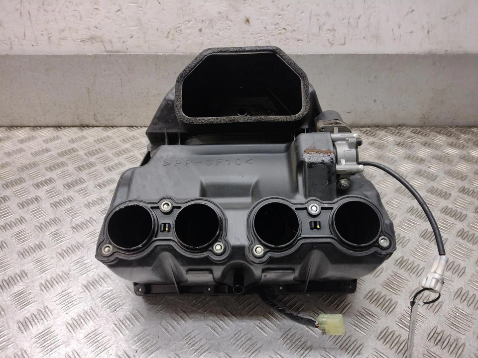 2009 YAMAHA YZF R1 BIG BANG Air Box injectors - Image 1 of 4