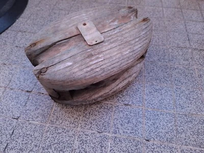 ANCIENNE POULIE DE BATEAU - Photo 1/4
