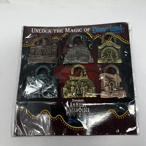 DLR - Annual Passholder - Unlock the Magic of Disneyland® Resort - Lock Set - Picture 1 of 5