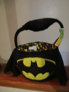 Flipeez by ABG Batman Wing Cape Flapping Halloween Trick or treat Plush Bucket - Picture 1 of 9