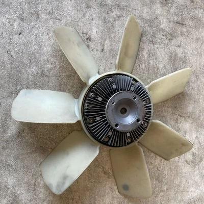 Conjunto de cuchilla de ventilador de refrigeración de radiador Toyota Sequoia V8 2001-2004 con embrague OEM Foto 1 de 4