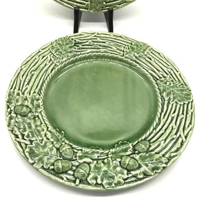 2 Bordallo Pinheiro Majolica 11" Oak Leaf Green Acorn Plates Portugal EUC Vtg - Imagen 1 de 5