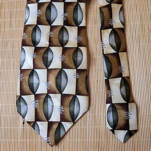 J. Riggins Herren Seidenkrawatte Braun Beige Abstrakt Geometrisch Oval Blockmuster - Bild 1 von 3