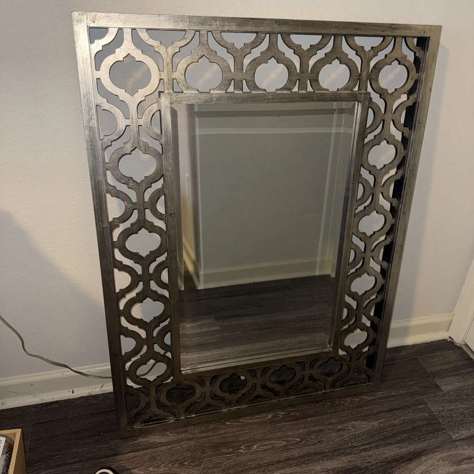 Espejo de baño con marco rectangular Uttermost Sorbolo 30-3/4" W x 40-3/8" H Foto 1 de 3