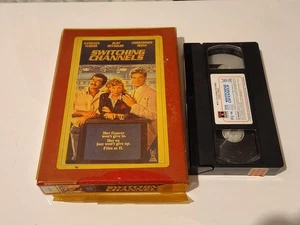 Rare Erol's Video Club 1988 Switching Channels VHS Burt Reynolds Kathleen Turner - Foto 1 di 13