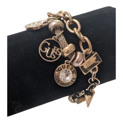 Pulsera Guess Charm Tono Dorado Cadena Estrás Acentos Joyería de Moda Foto 1 de 4