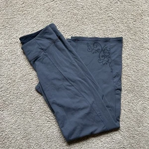 Vintage Athleta Wide Leg Yoga Pants – Gray with Black Floral Scroll – Meedium - Picture 1 of 6