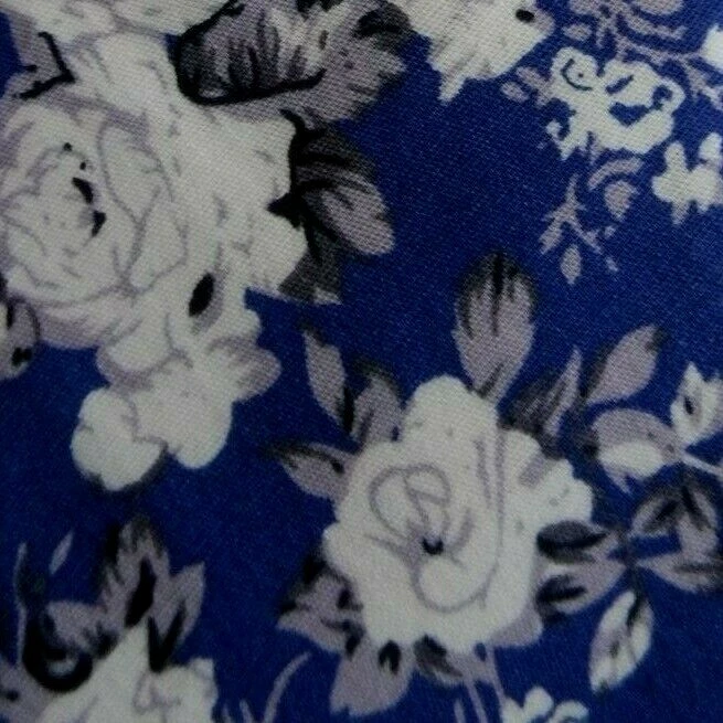 Corbata ajustada de algodón floral azul blanco Foto 1 de 4