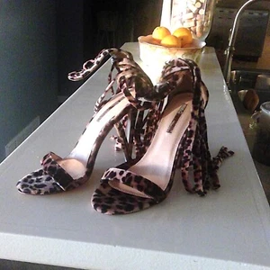 Liliana Leopard Print Shoes Stilettos Open Toe High Heel Strappy  Sandals Sz 8 - Picture 1 of 6