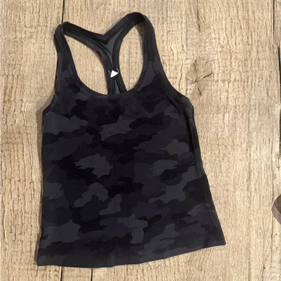 Regata camuflada Lululemon.  Tamanho 4. - Imagem 1 de 4