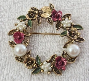 Vintage 1928 Brand Jewelry Bridal Red Enamel Rose Wreath Faux Pearl Brooch Pin - Picture 1 of 3