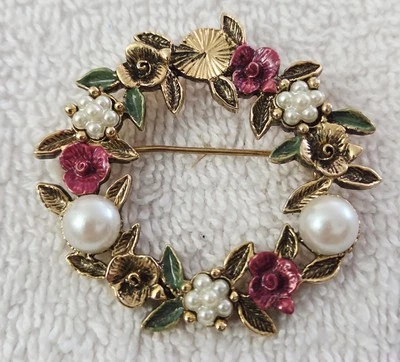 Broche prendedor vintage de perlas de imitación corona rosa esmalte rojo nupcial marca joyería 1928 Foto 1 de 3