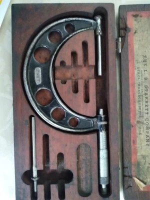 VINTAGE STARRETT MICROMETER 0”-4” CALIPER TOOL SET MODEL #AA No. 224-W/WOOD CASE - Image 1 of 3