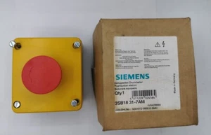 Pulsador encapsulado Siemens 3SB18 31-7AM botón pulsador Qty1 interruptor de emergencia - Imagen 1 de 4