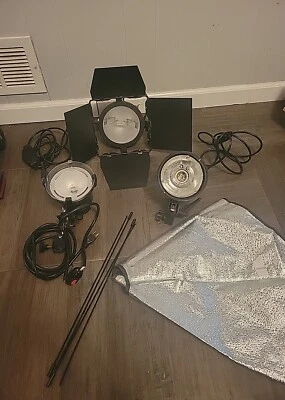 SMITH-VICTOR CORP 765-UM Video Production Lighting Bundle - Image 1 of 4