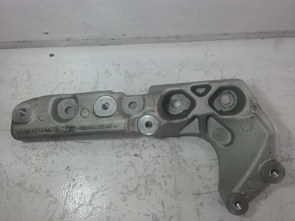 Soporte de bomba de refrigeración Ford Fusion 2014-2019 2,0 L DS7E-10239-BA (M123) Foto 1 de 3