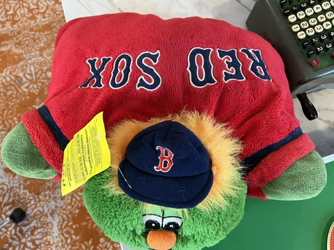 MLB Boston RED Sox Pillow Pet 14” PreOwned 2009 Vintage Condition Wally Mascot Cover