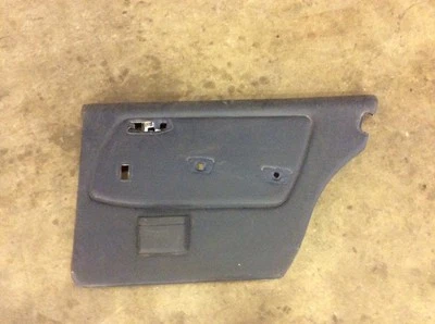 85 84 83 Panel de moldura de puerta lateral trasera derecha del pasajero Mercedes Benz 300D - negro Foto 1 de 2