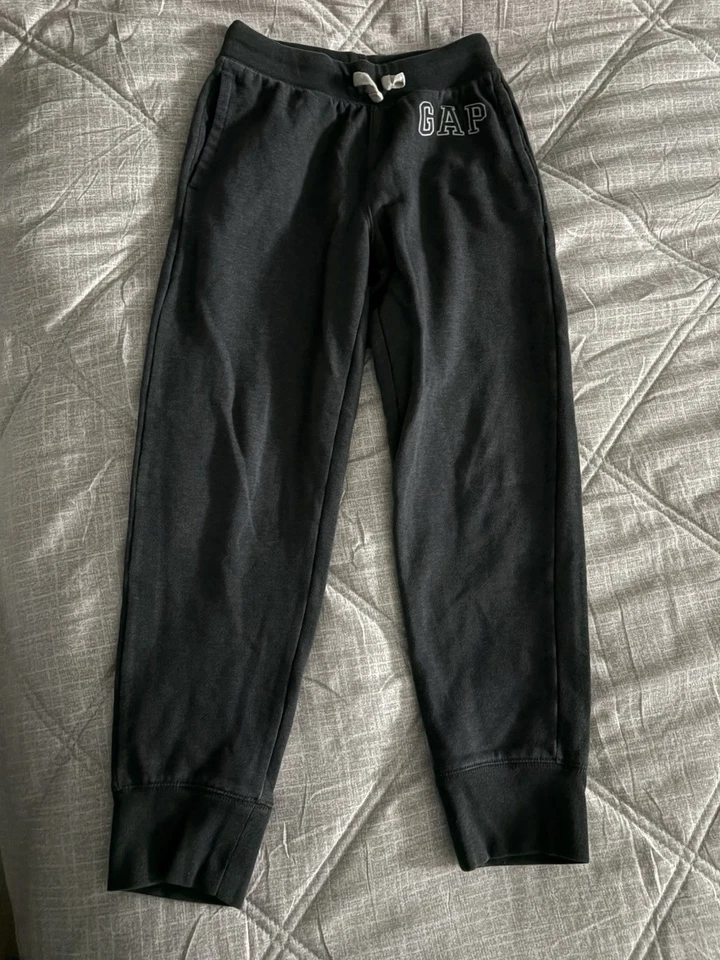 Pantalones deportivos grises Gap talla XL para niños Foto 1 de 2